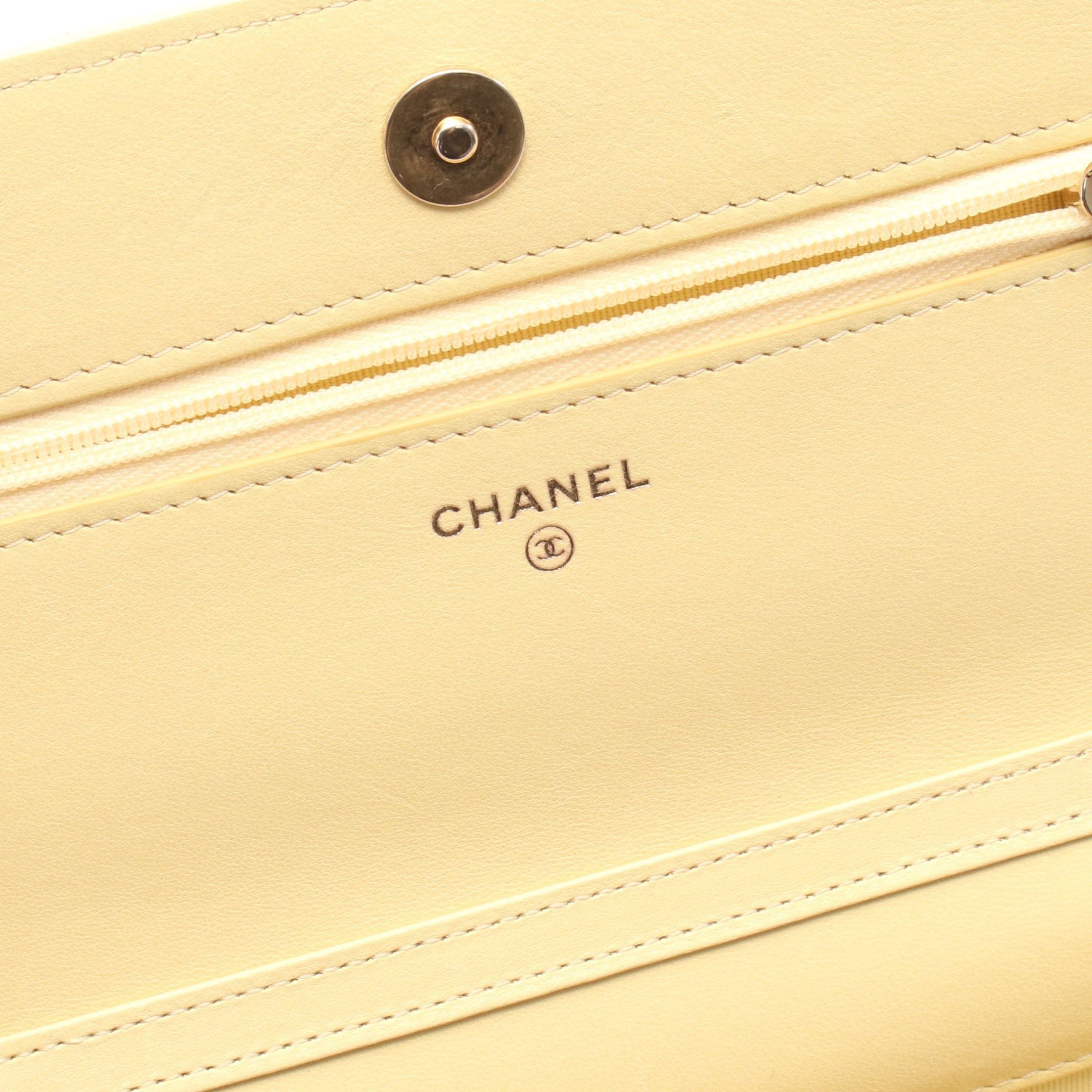 Chanel Chanel Matelasse Chain Wallet Leather Yellow Gold Hardware Size ONE SIZE - 4 Thumbnail
