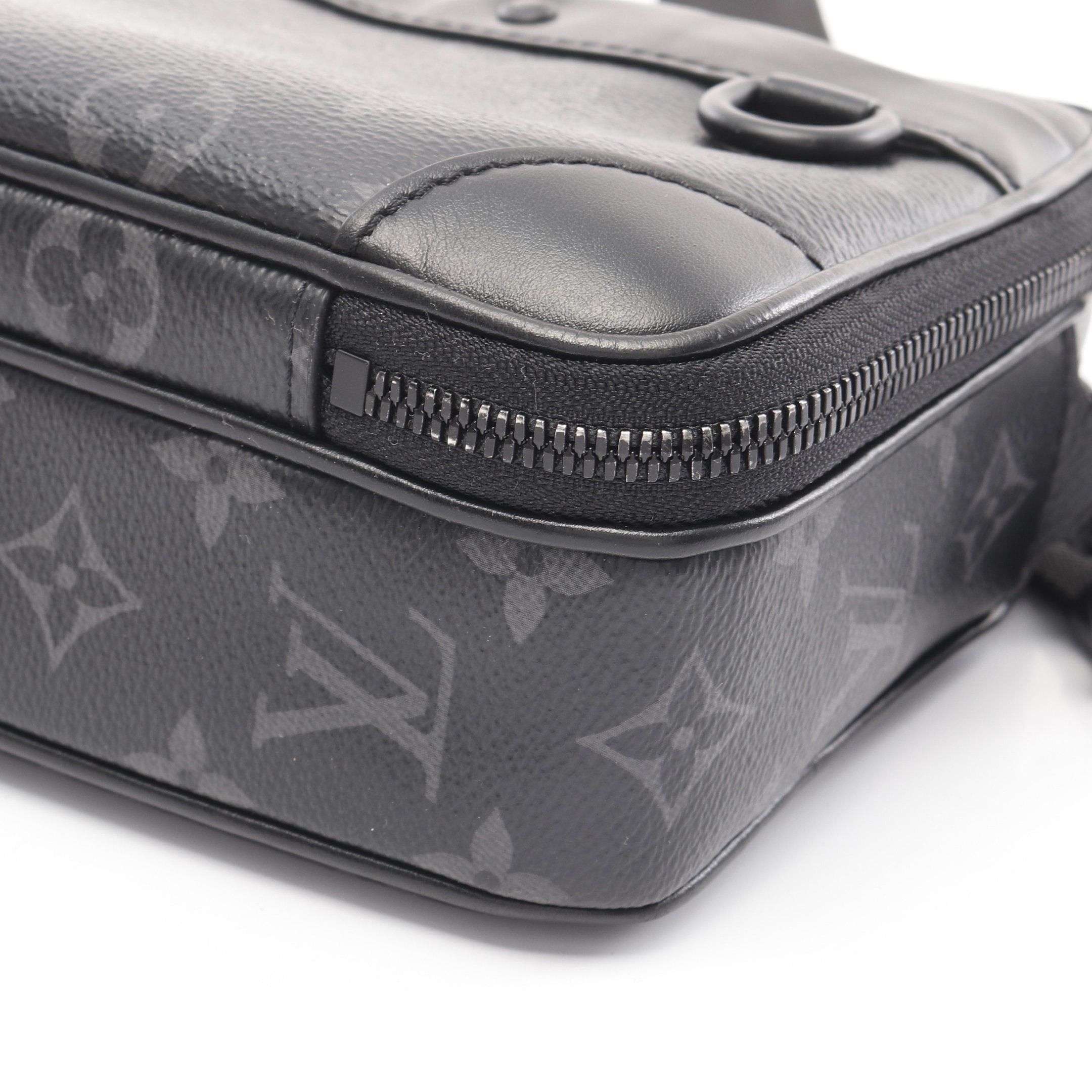 Louis Vuitton Louis Vuitton Alpha Messenger Monogram Eclipse Shoulder Bag Leather Black Size ONE SIZE - 8 Thumbnail