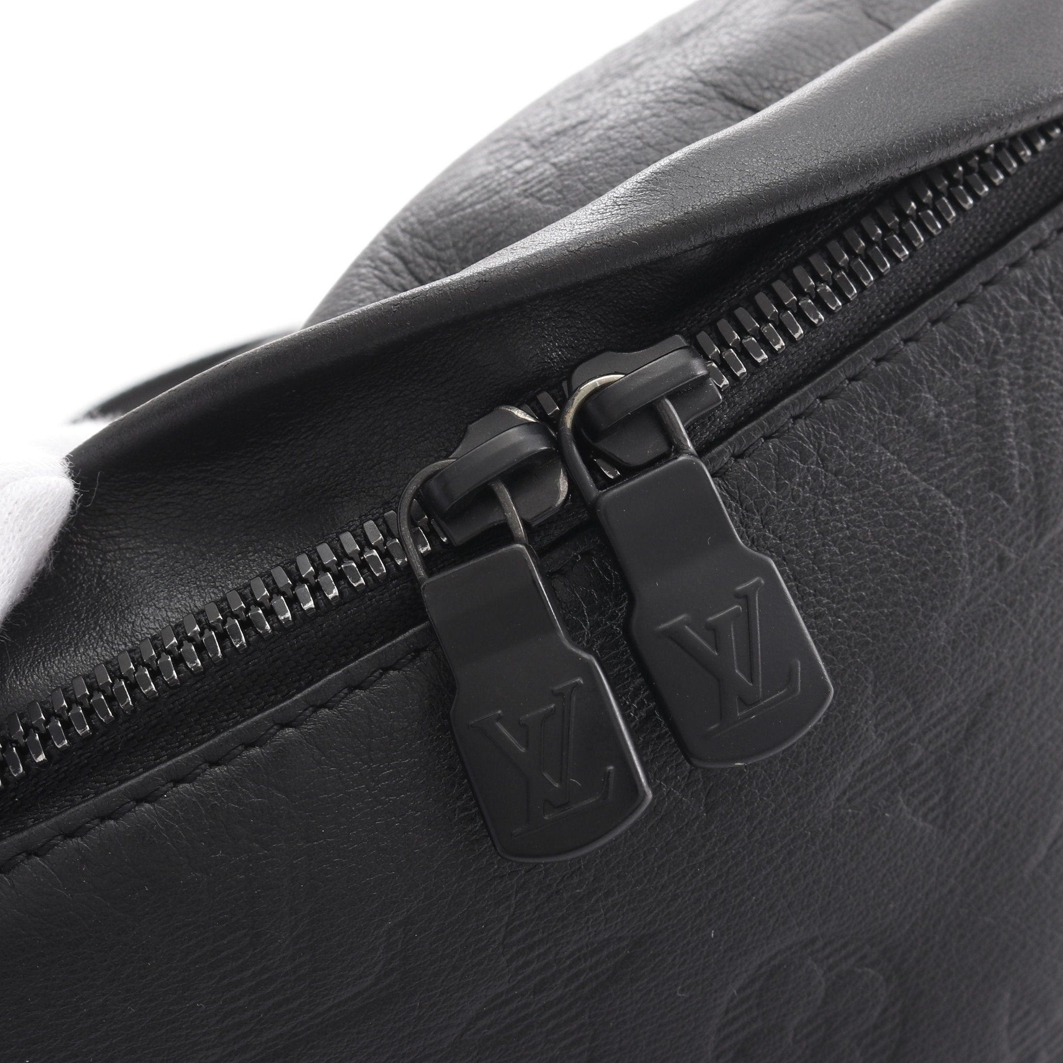 Louis Vuitton Louis Vuitton Discovery Bum Bag Monogram Shadow Body Waist Leather Black Size ONE SIZE - 8 Thumbnail