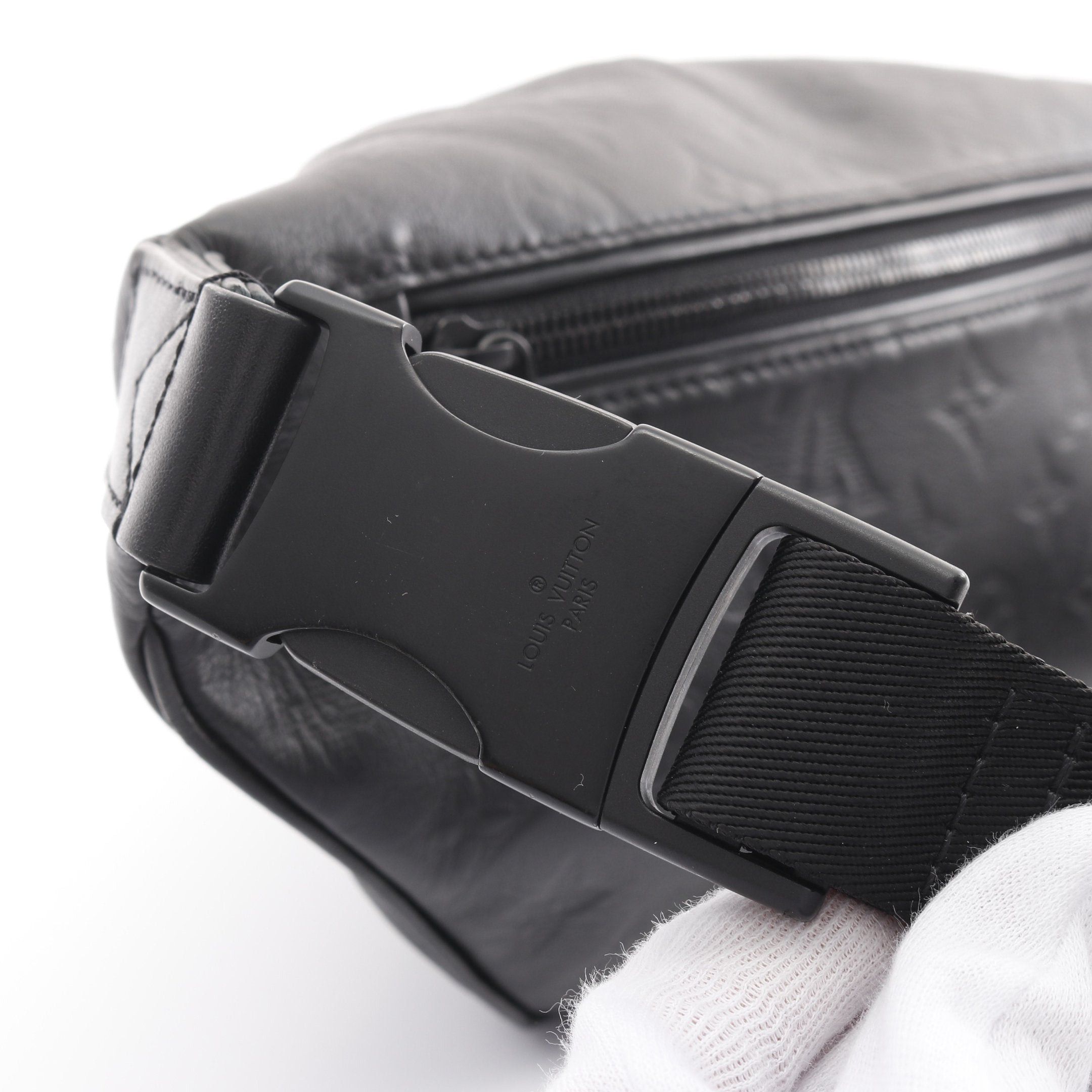 Louis Vuitton Louis Vuitton Discovery Bum Bag Monogram Shadow Body Waist Leather Black Size ONE SIZE - 6 Thumbnail