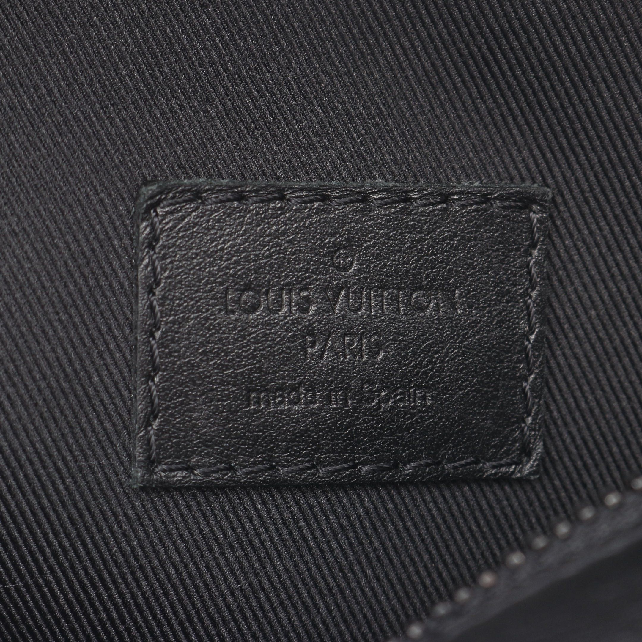 Louis Vuitton Louis Vuitton Discovery Bum Bag Monogram Shadow Body Waist Leather Black Size ONE SIZE - 4 Thumbnail