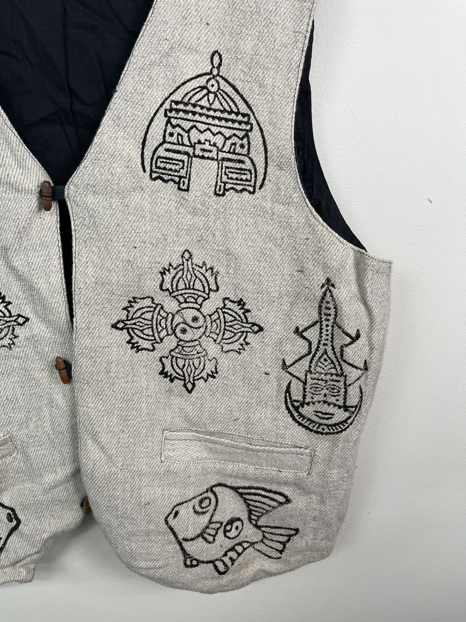 Handmade × Vacation Vintage 1990s Hand Made Nepalese Vest Fish Temple Retro Vest Size XL Size US XL / EU 56 / 4 - 3 Thumbnail