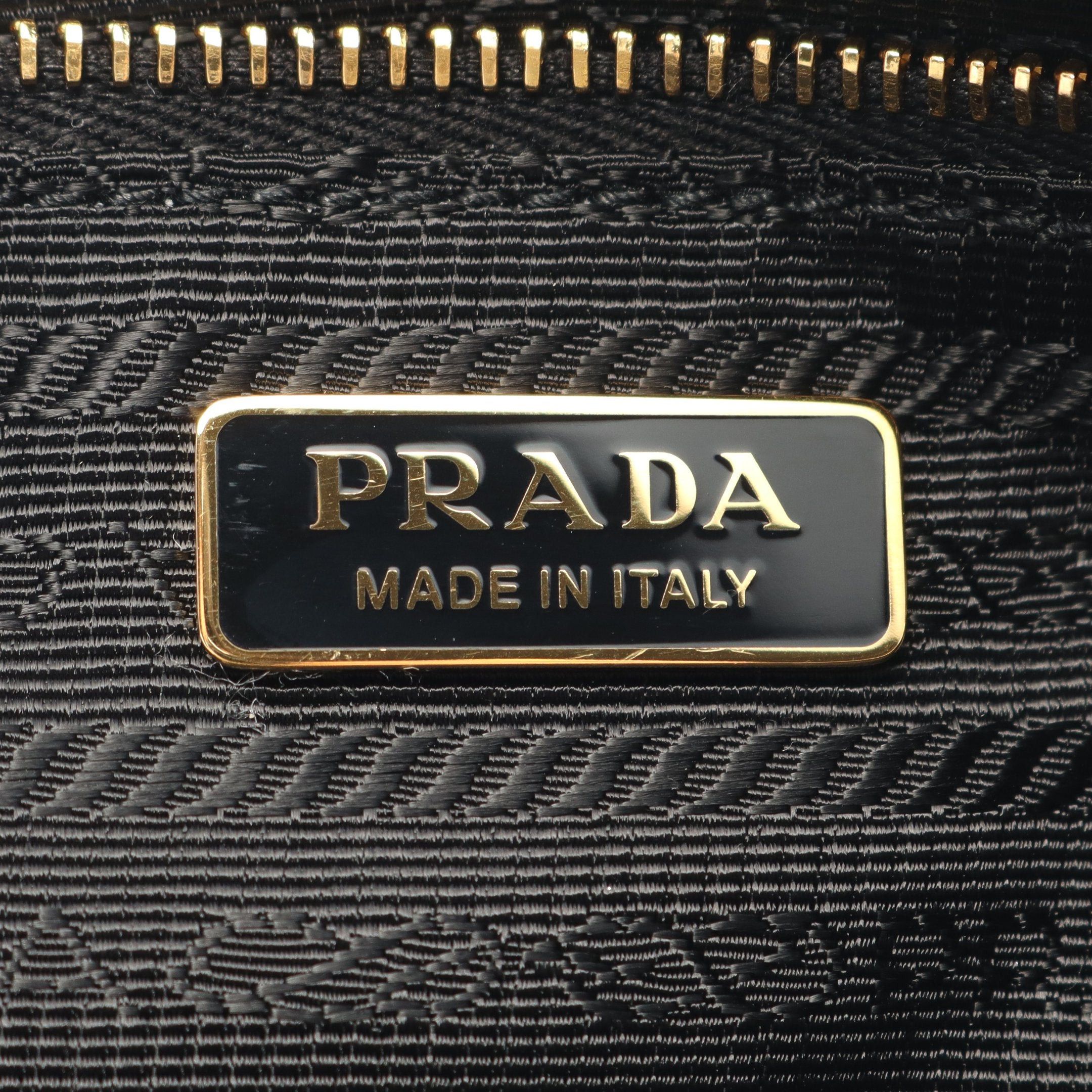 Prada Prada Soft Grain Shoulder Bag Leather Black Size ONE SIZE - 4 Thumbnail