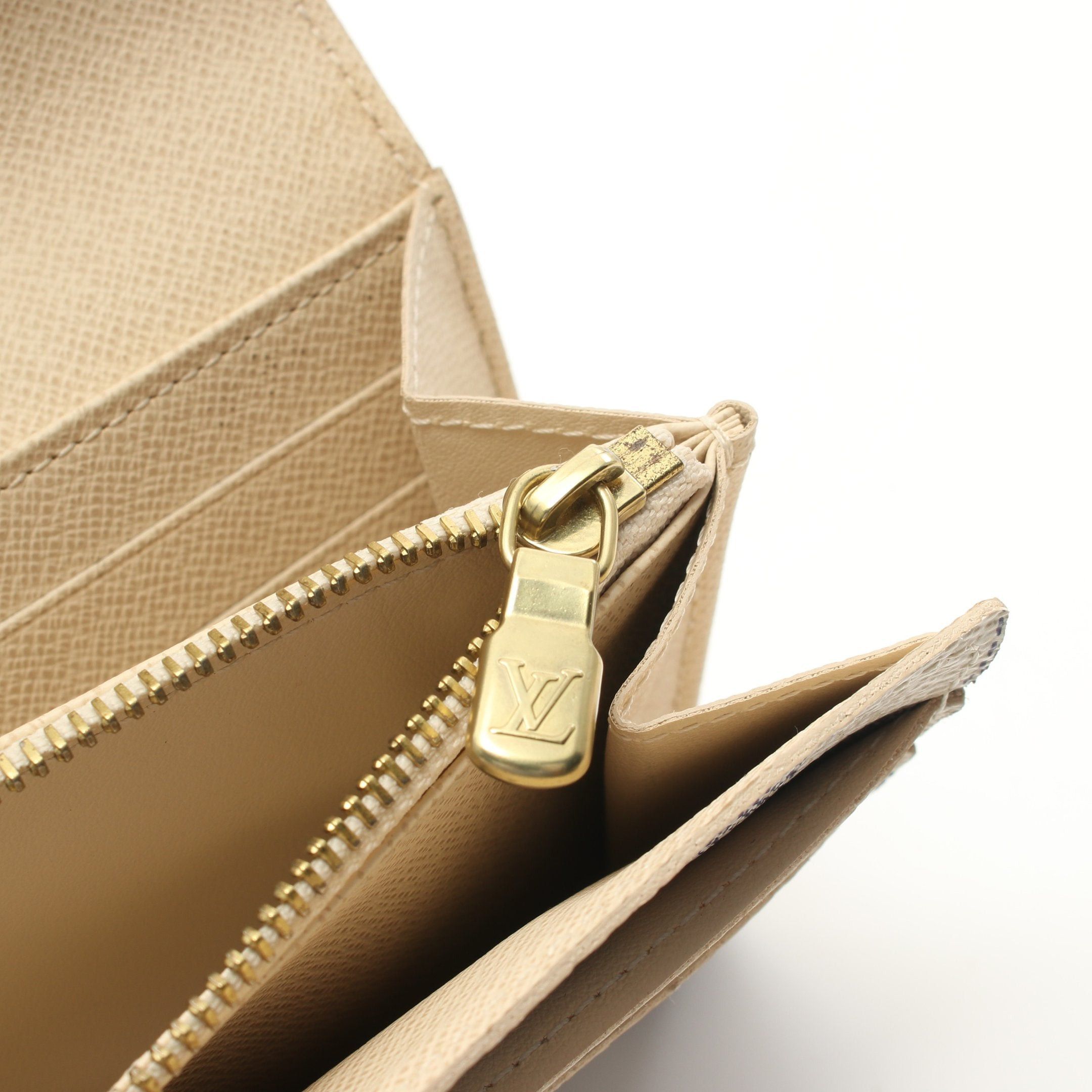Louis Vuitton Louis Vuitton Portefeuil Sara Damier Azur Bi-Fold Long Wallet Leather White Size ONE SIZE - 7 Thumbnail