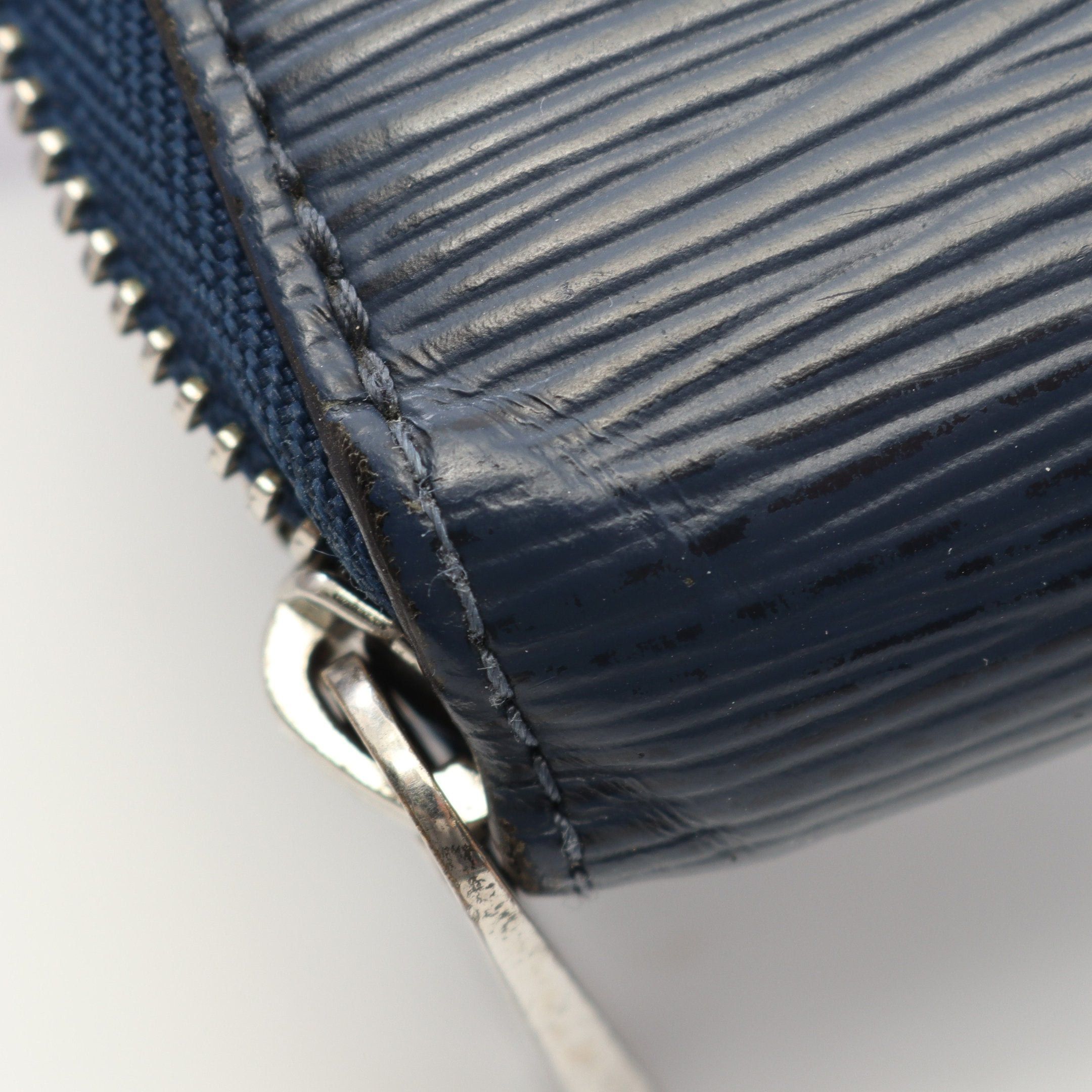 Louis Vuitton Louis Vuitton Zippy Wallet Epi Andigo Blue Round Zipper Long Leather Navy Size ONE SIZE - 9 Thumbnail