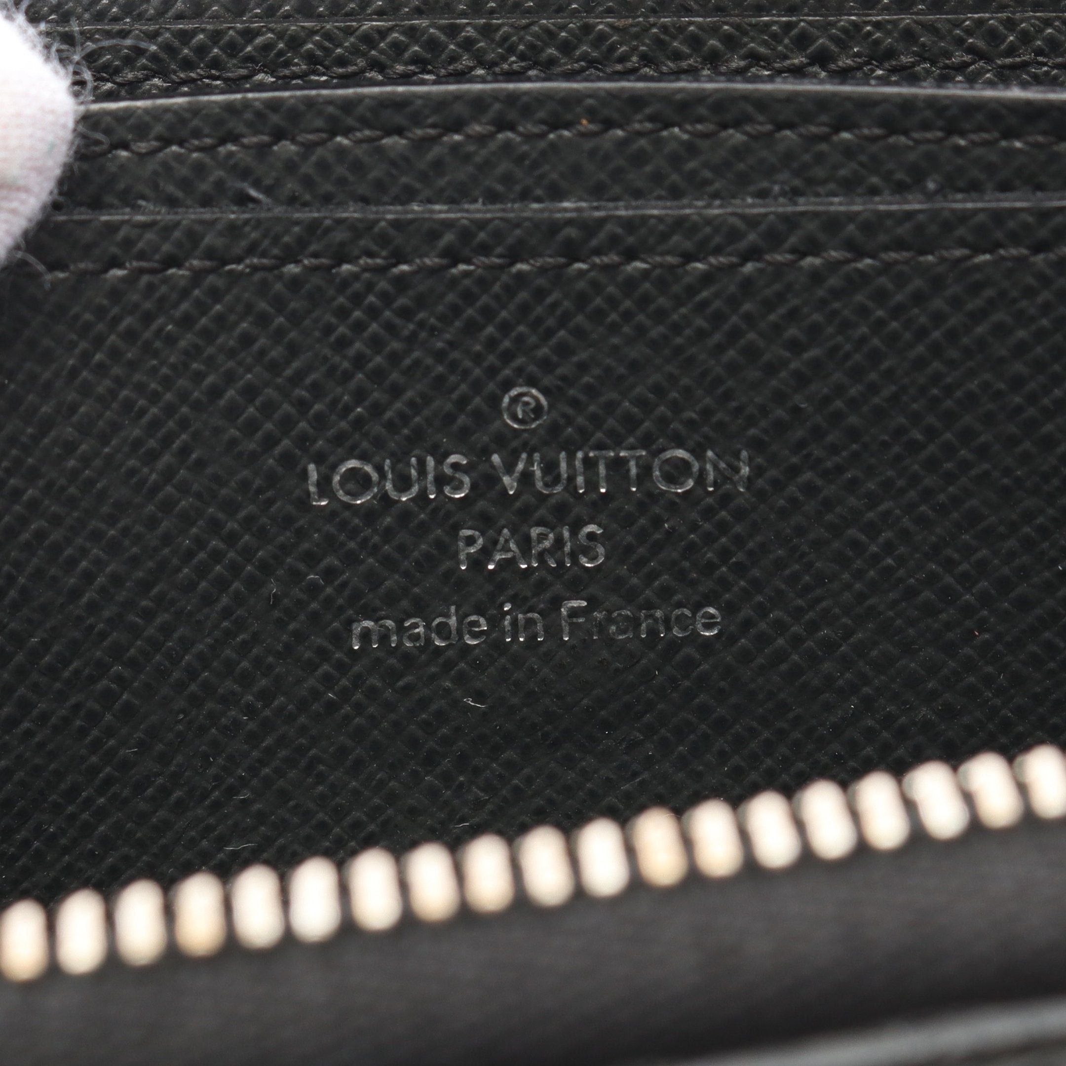Louis Vuitton Louis Vuitton Zippy Coin Purse Taiga Ardoise Round Fastener Leather Black Size ONE SIZE - 4 Thumbnail