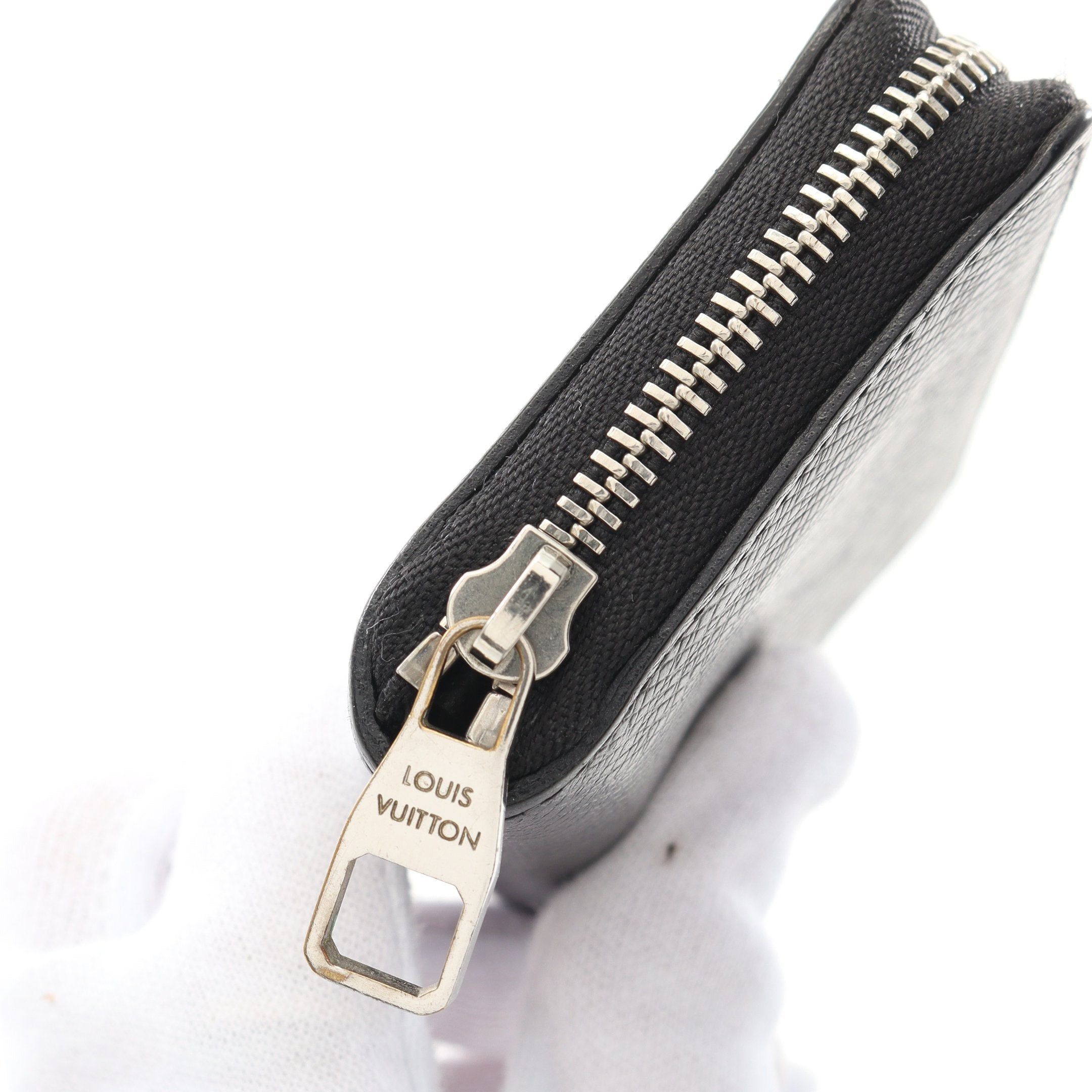 Louis Vuitton Louis Vuitton Zippy Coin Purse Taiga Ardoise Round Fastener Leather Black Size ONE SIZE - 7 Thumbnail