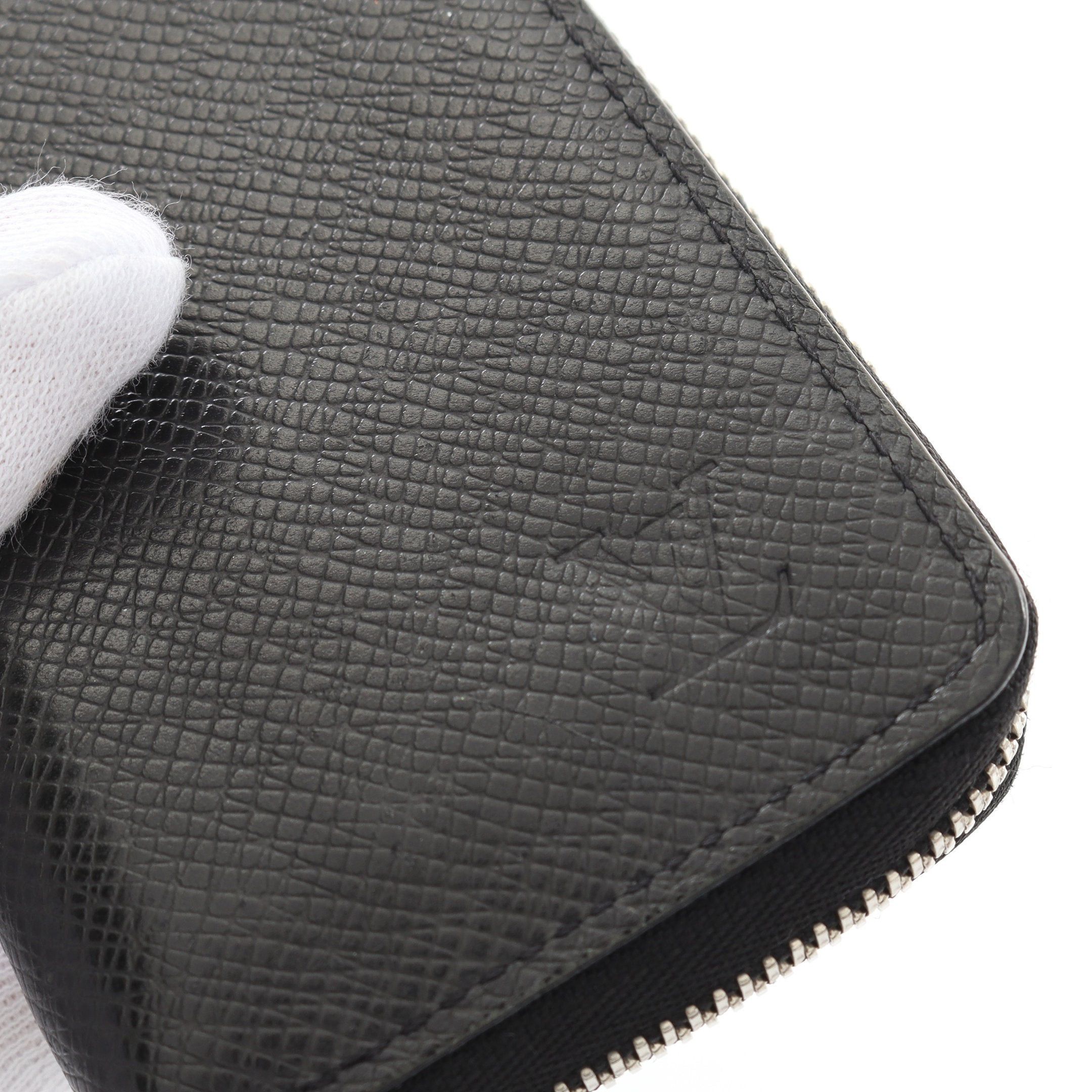 Louis Vuitton Louis Vuitton Zippy Coin Purse Taiga Ardoise Round Fastener Leather Black Size ONE SIZE - 8 Thumbnail