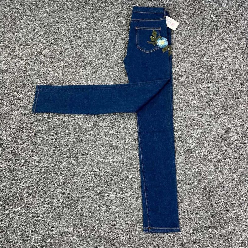 Gucci Gucci Floral Embroidered Denim Pants Size 26 Size 26" / US 2 / IT 38 - 3 Thumbnail
