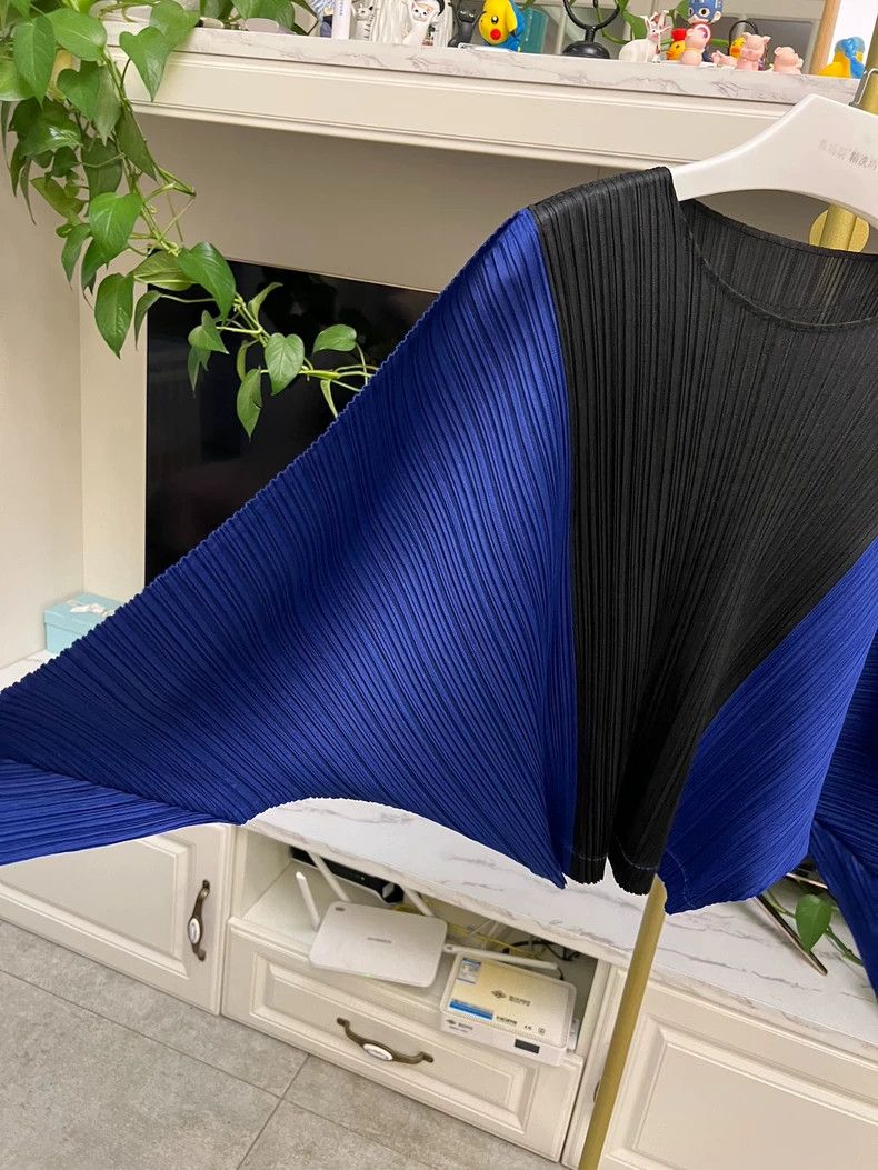 Issey Miyake Stylish Long Sleeve Blue and Black Top Size M / US 6-8 / IT 42-44 - 2 Thumbnail