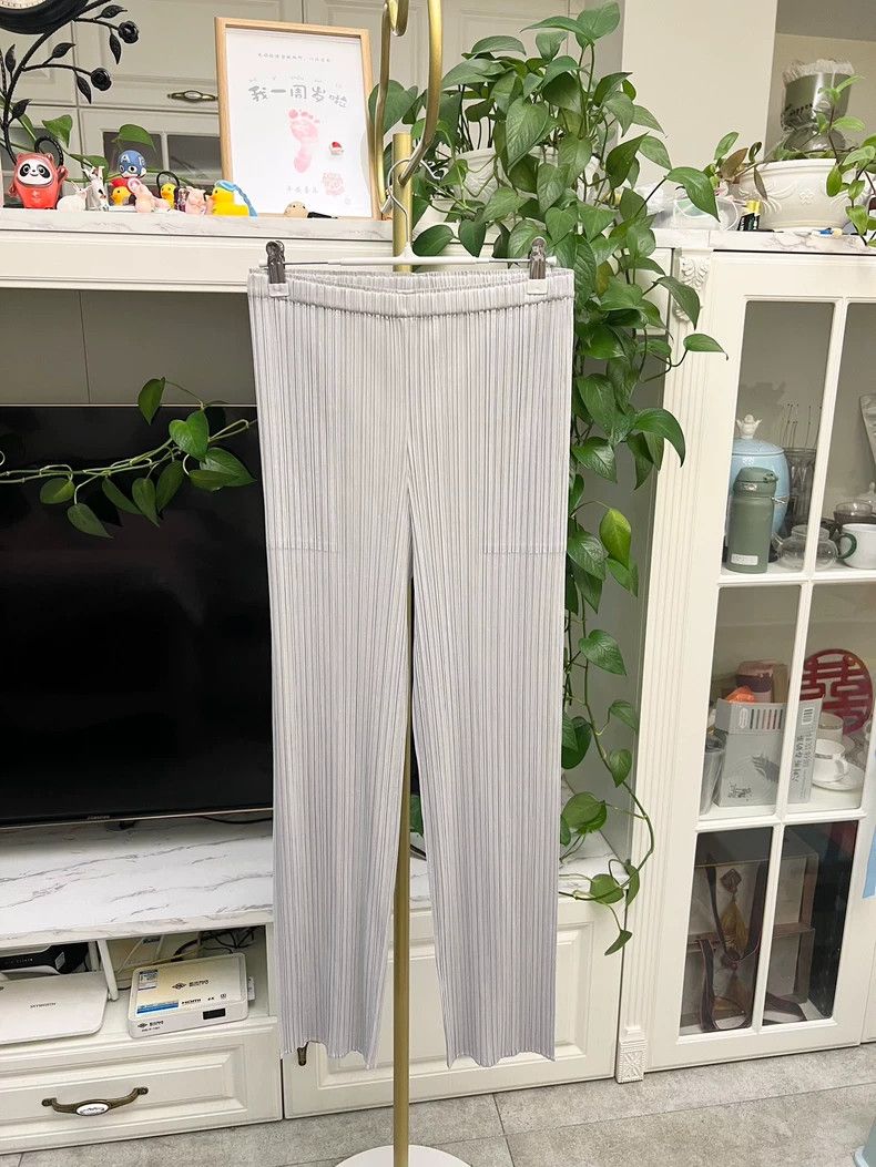 Issey Miyake Light Gray Straight Leg Pants Size 4 Size 24" / US 00 / IT 34 - 2 Thumbnail