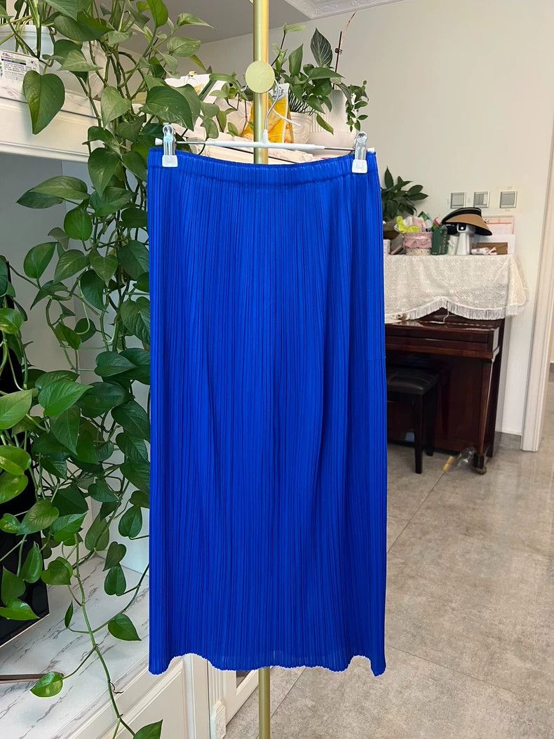 Issey Miyake Pleated Skirt in Vibrant Blue Color Size 23" - 4 Thumbnail