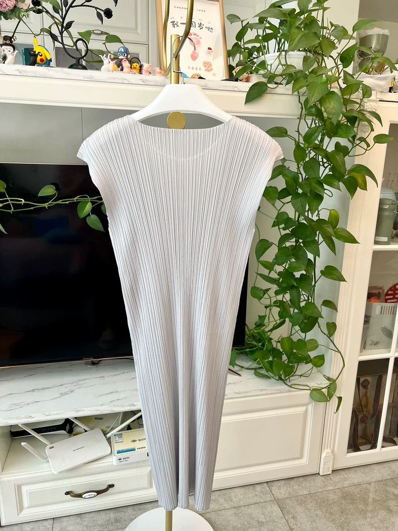 Issey Miyake Classic Issey Miyake Pleated Dress in Light Gray Size XL / US 12-14 / IT 48-50 - 7 Thumbnail