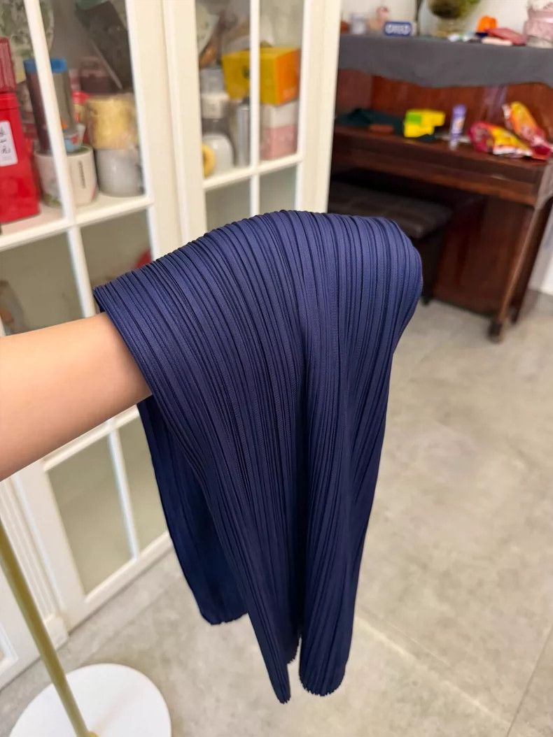 Issey Miyake Issey Miyake Pleated Skirt in Dark Blue Size 24" / US 00 / IT 34 - 5 Thumbnail