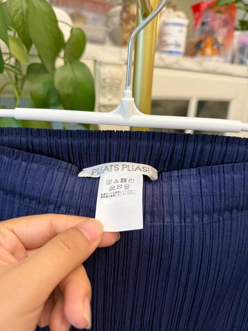 Issey Miyake Issey Miyake Pleated Skirt in Dark Blue Size 24" / US 00 / IT 34 - 3 Thumbnail