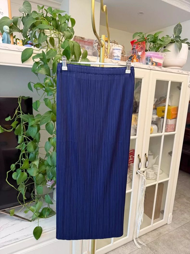Issey Miyake Issey Miyake Pleated Skirt in Dark Blue Size 24" / US 00 / IT 34 - 6 Thumbnail