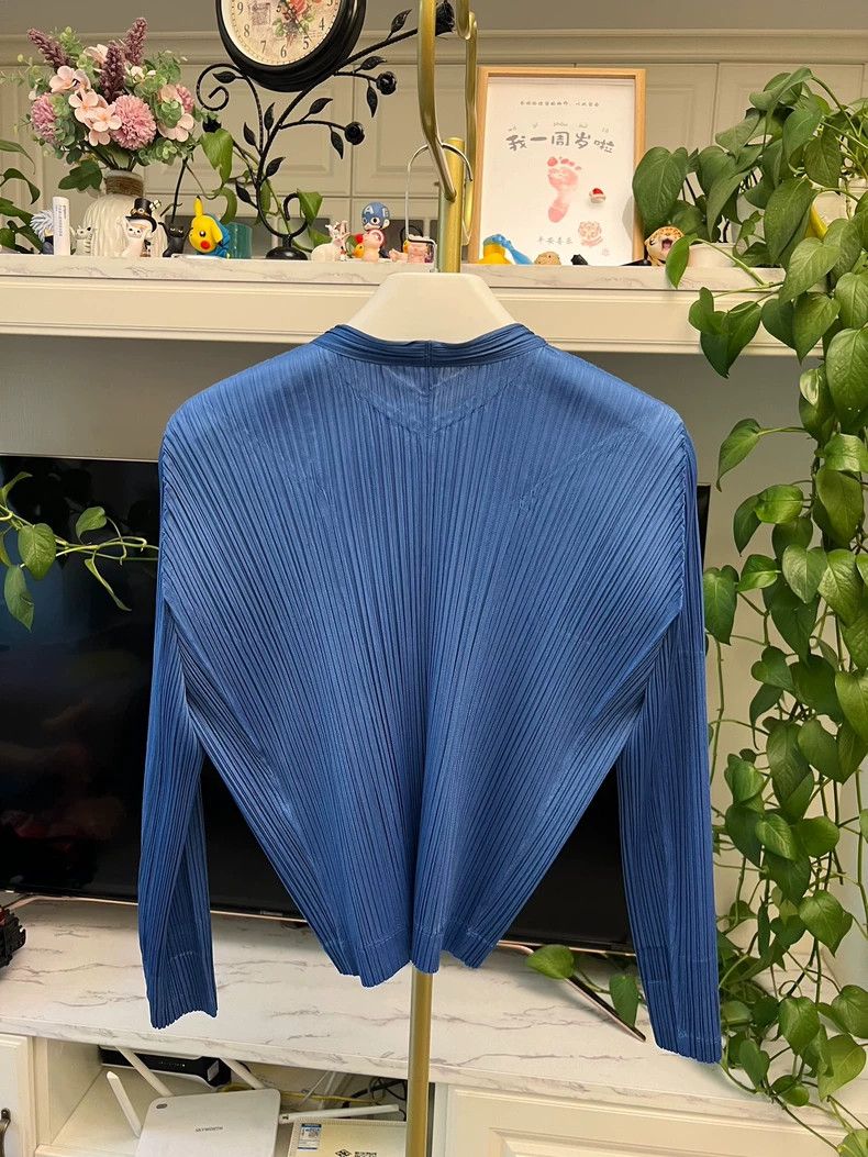 Issey Miyake Issey Miyake Blue Pleated Button Cardigan Size XS / US 0-2 / IT 36-38 - 5 Thumbnail
