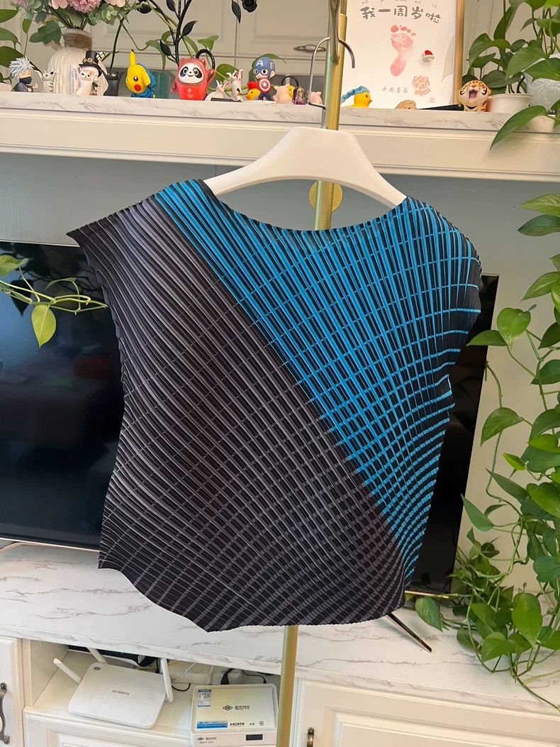 Issey Miyake Blue and Black Short Sleeve Top Size S / US 4 / IT 40 - 6 Thumbnail