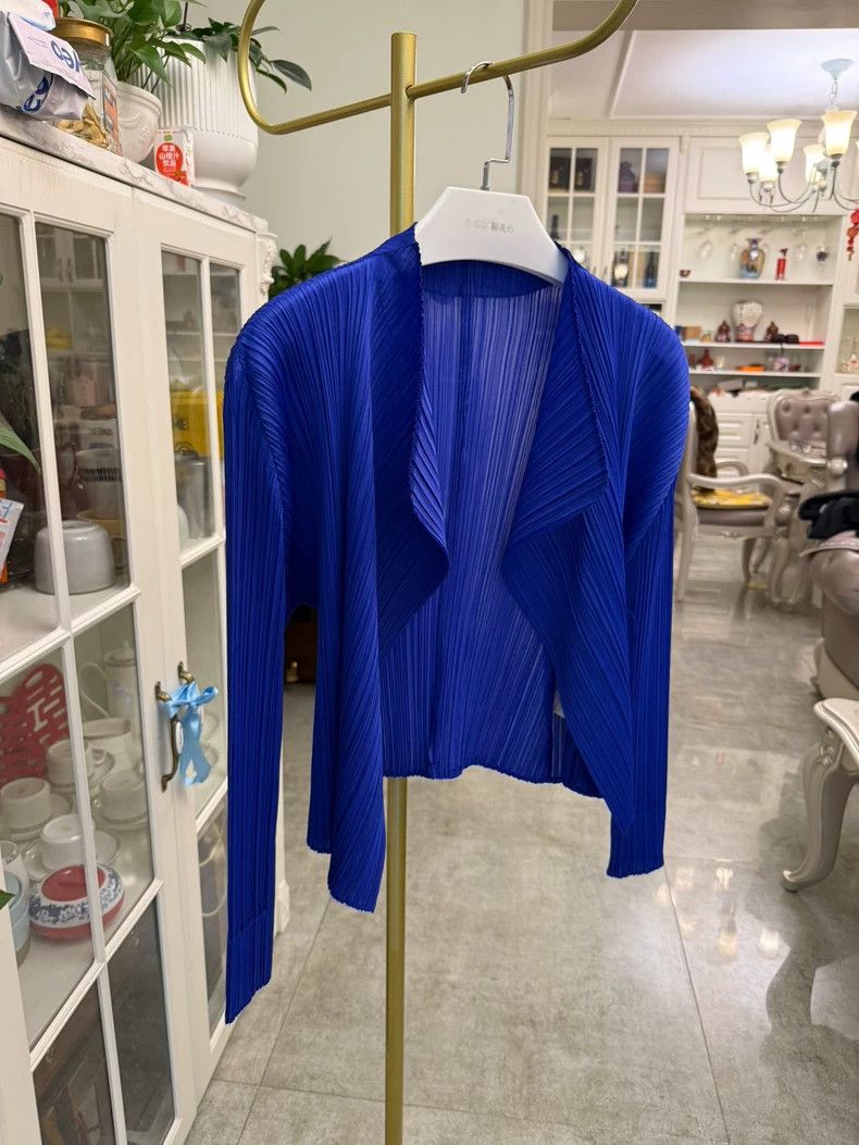 Issey Miyake Issey Miyake Blue Pleated Cardigan Sweater Size M / US 6-8 / IT 42-44 - 2 Thumbnail
