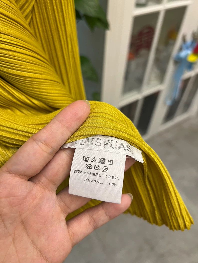Issey Miyake Yellow Pleated Cardigan Jacket for Fall Size M / US 6-8 / IT 42-44 - 3 Thumbnail