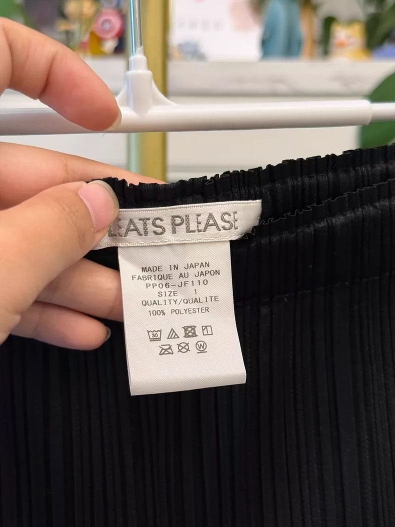 Issey Miyake Classic Black Cropped Straight Pants for Women Size 23" - 4 Thumbnail