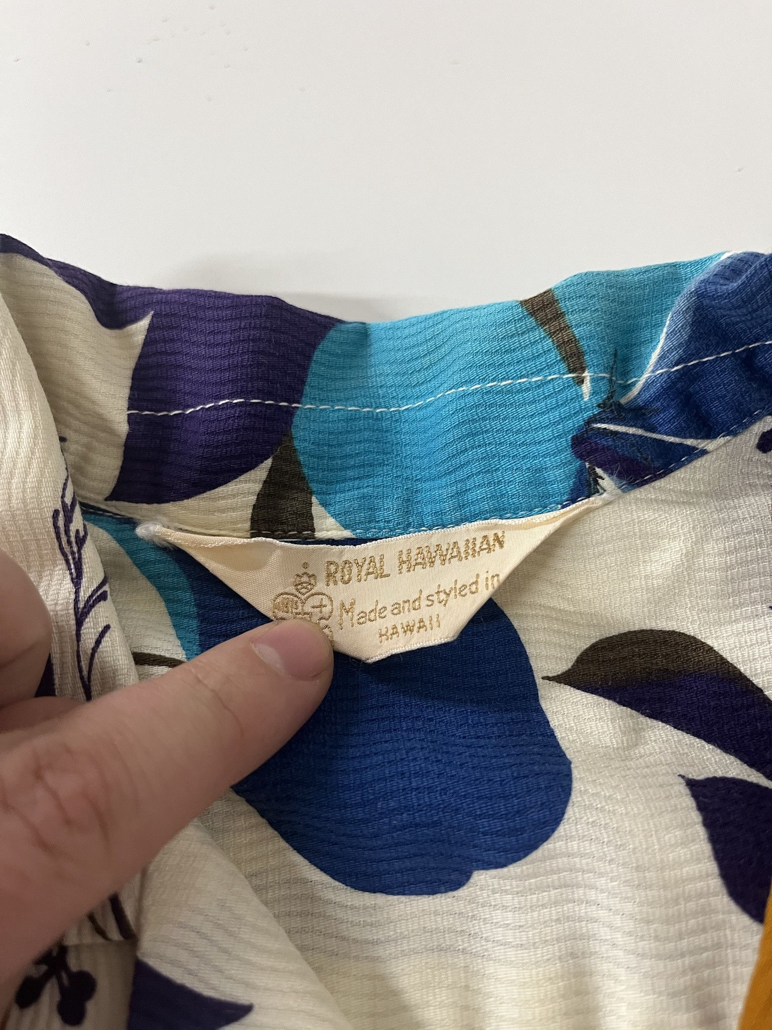 Vintage Vintage 70s Royal Hawaiian Loop Collar Hawaiian Shirt Size L Size US L / EU 52-54 / 3 - 2 Thumbnail