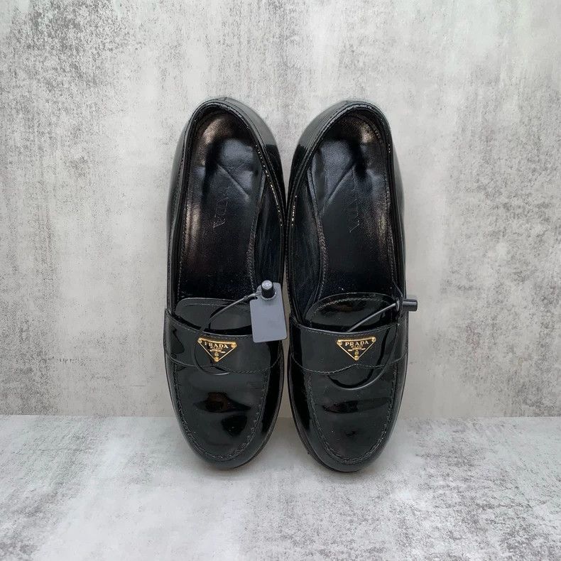 Prada Prada Black Triangle Logo Loafers Size 36 Size US 6 / IT 36 - 6 Thumbnail