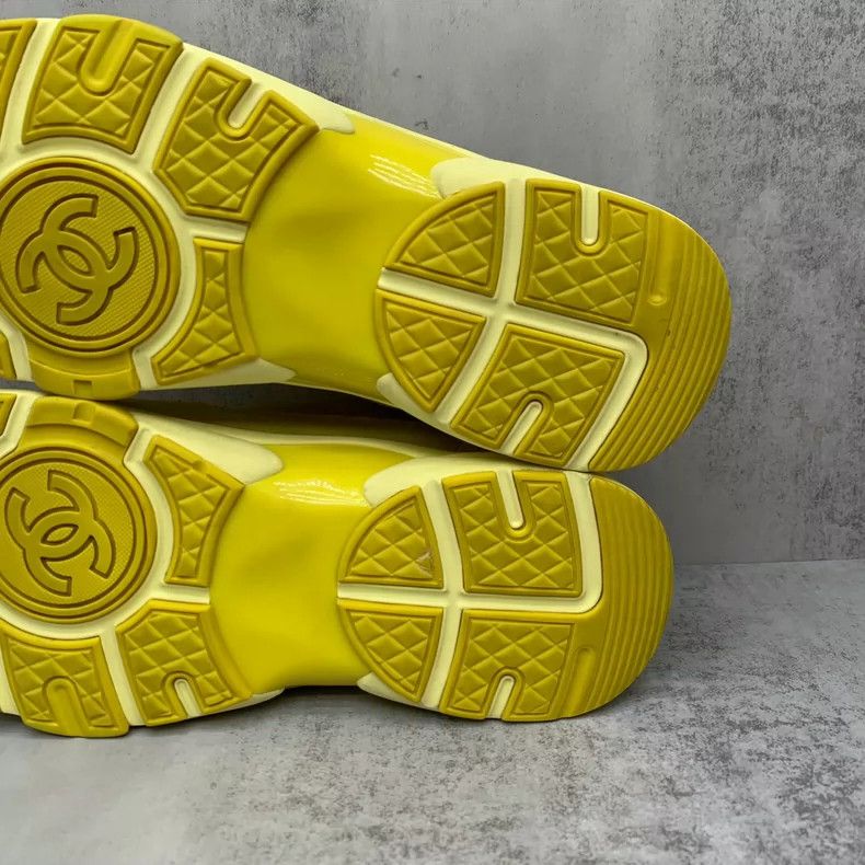 Chanel Chanel Yellow Suede Sneakers Size 36 Size US 6 / IT 36 - 9 Thumbnail