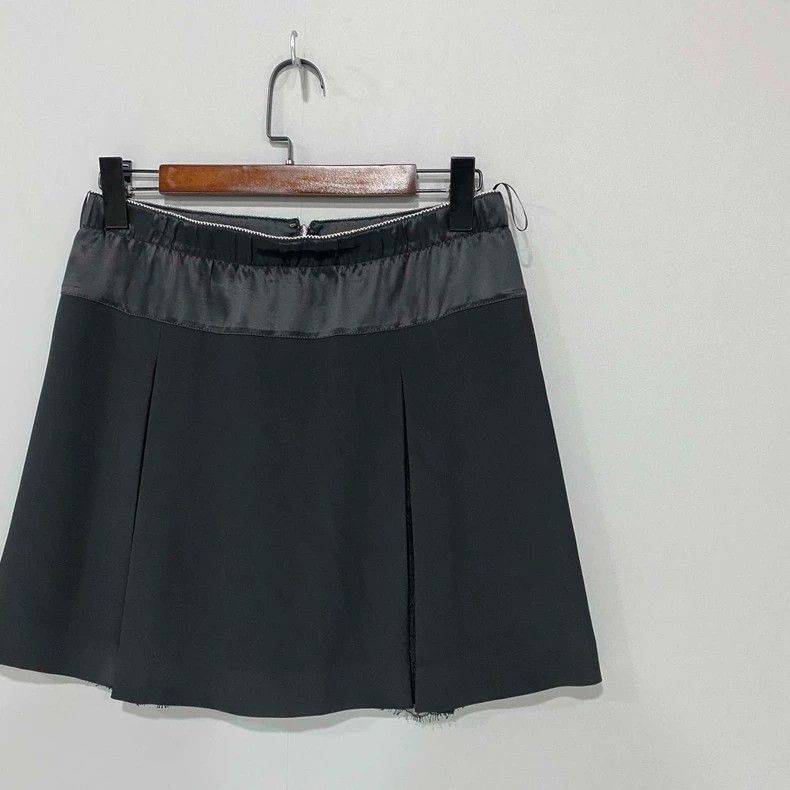 Louis Vuitton Black Louis Vuitton Pleated Skirt Size 38" / US 16 / IT 52 - 2 Thumbnail