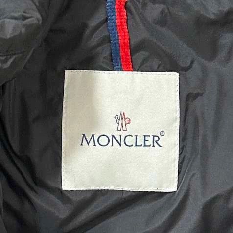 Moncler Moncler Down Jacket with Fur Collar Size XS / US 0-2 / IT 36-38 - 5 Thumbnail
