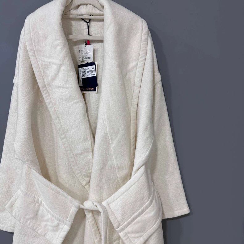 Louis Vuitton Louis Vuitton White Bathrobe Coat Size XL / US 12-14 / IT 48-50 - 2 Thumbnail