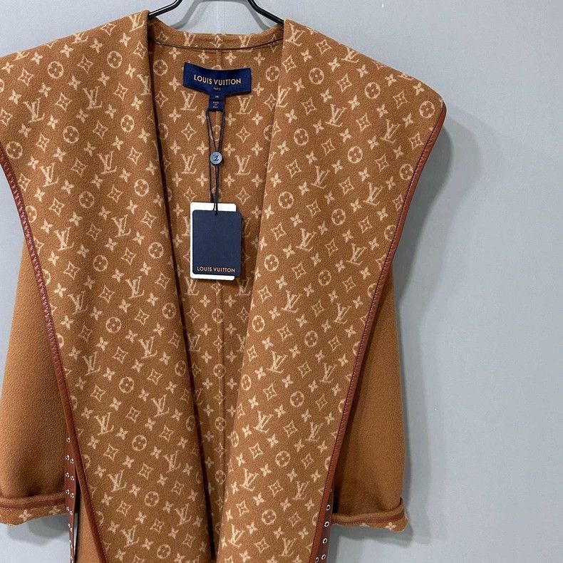 Louis Vuitton Louis Vuitton Caramel Printed Bathrobe Coat Size S / US 4 / IT 40 - 2 Thumbnail