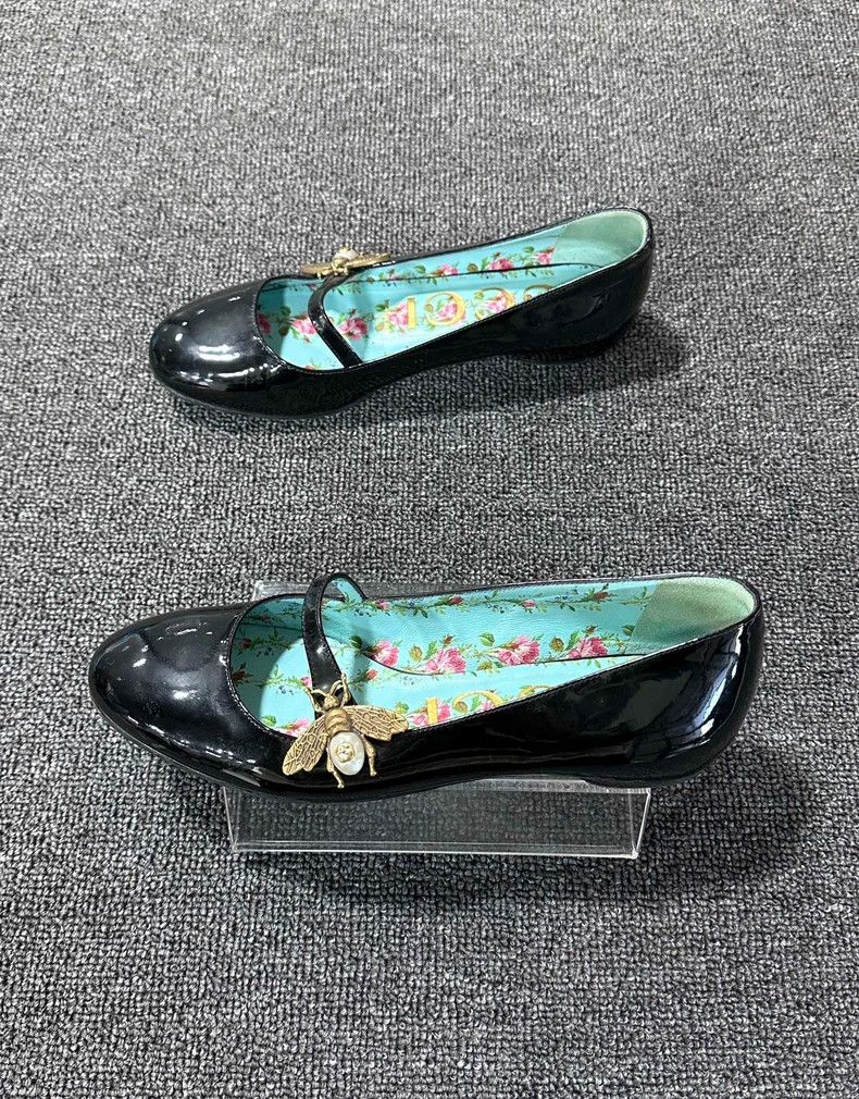 Gucci Black Mary Jane Shoes with Bee Logo Size US 5 / IT 35 - 2 Thumbnail