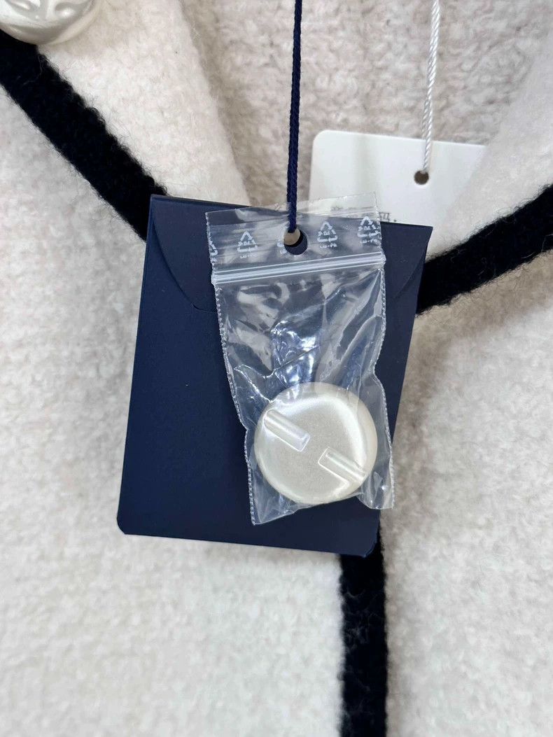 Louis Vuitton Louis Vuitton Shearling Jacket with Black Trim Size S / US 4 / IT 40 - 7 Thumbnail