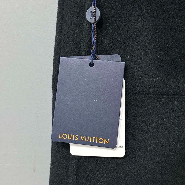 Louis Vuitton Reversible Printed Pocket Coat by Louis Vuitton Size M / US 6-8 / IT 42-44 - 8 Thumbnail