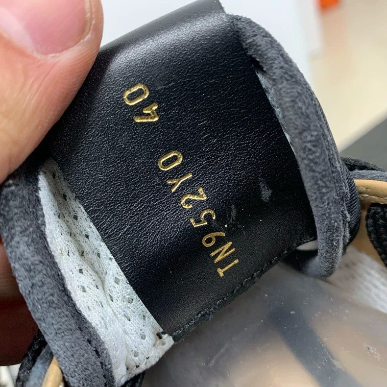Valentino Valentino Studded Sneakers in Excellent Condition Size US 10 / IT 40 - 8 Thumbnail