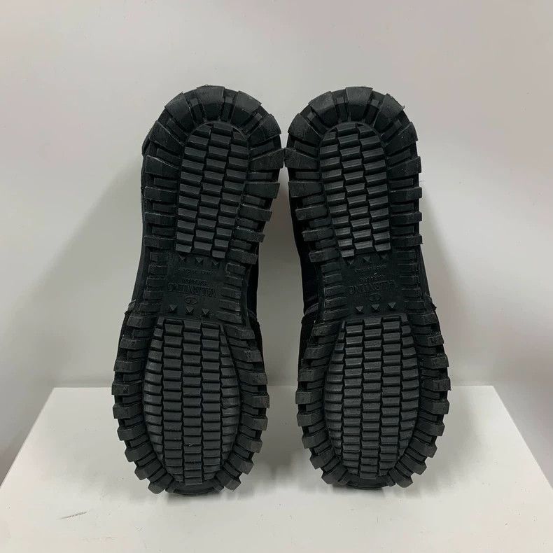 Valentino Valentino Studded Sneakers in Excellent Condition Size US 10 / IT 40 - 7 Thumbnail