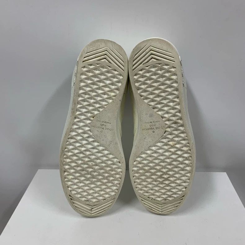 Louis Vuitton Louis Vuitton White Embossed Sneakers Size 7 Size US 7 / IT 37 - 7 Thumbnail
