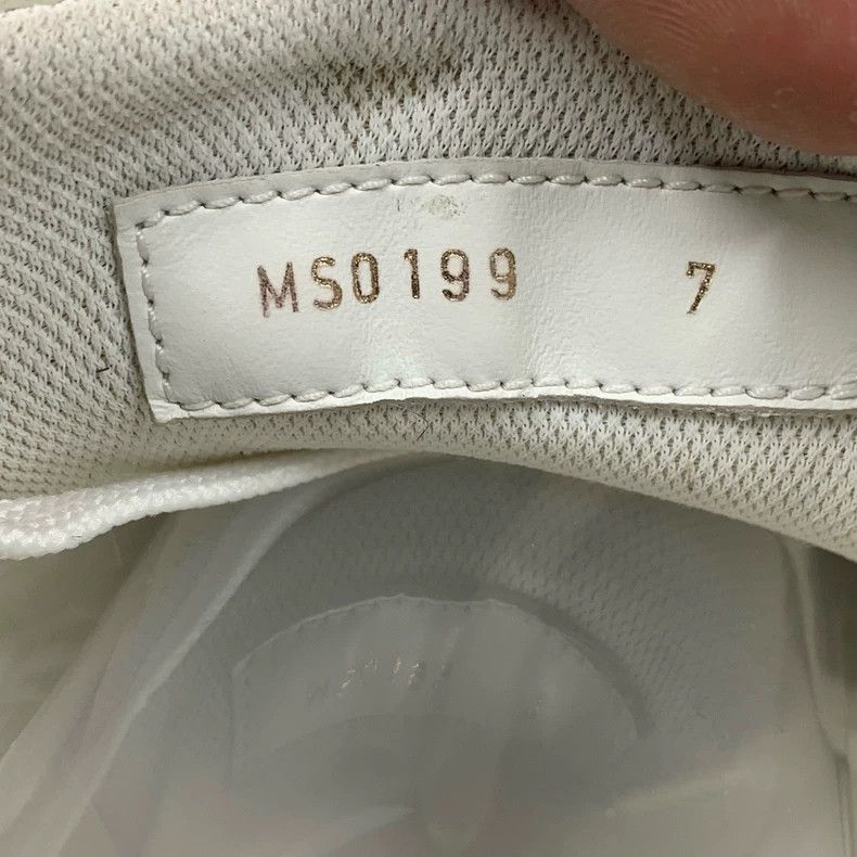 Louis Vuitton Louis Vuitton White Embossed Sneakers Size 7 Size US 7 / IT 37 - 8 Thumbnail