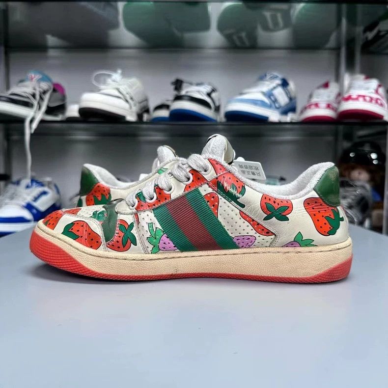 Gucci GUCCI Strawberry Print Sneakers Size 37 Size US 7 / IT 37 - 4 Thumbnail