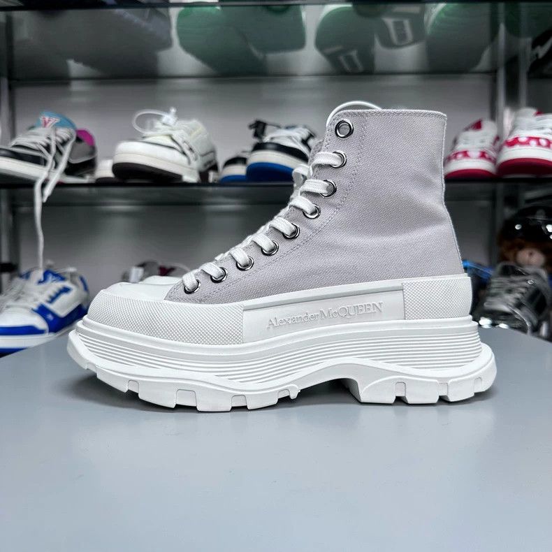Alexander McQueen Alexander McQueen High-Top Sneakers in Gray Size US 6 / IT 36 - 2 Thumbnail
