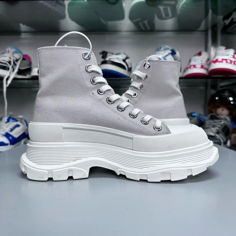 Alexander McQueen Alexander McQueen High-Top Sneakers in Gray Size US 6 / IT 36 - 3 Thumbnail