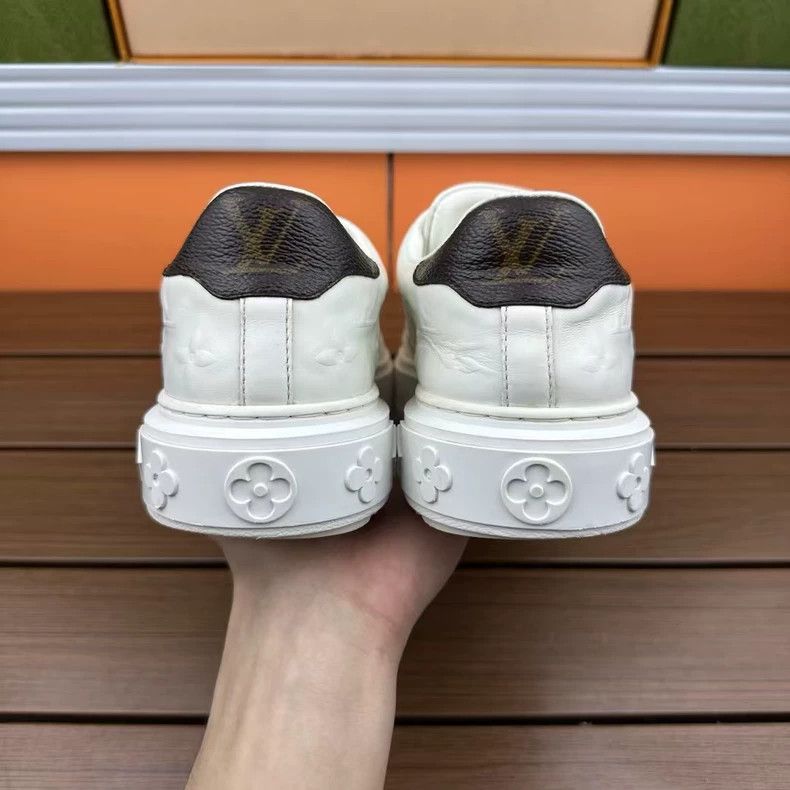 Louis Vuitton White Louis Vuitton Embossed Sneakers Size 36 Size US 6 / IT 36 - 5 Thumbnail