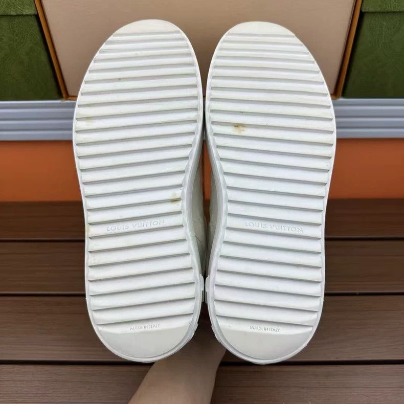 Louis Vuitton White Louis Vuitton Embossed Sneakers Size 36 Size US 6 / IT 36 - 6 Thumbnail