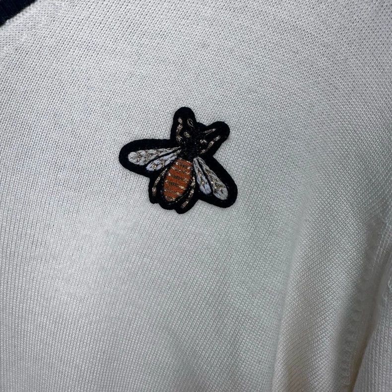 Gucci Gucci V-Neck Sweater with Bee Embroidery Size S / US 4 / IT 40 - 3 Thumbnail