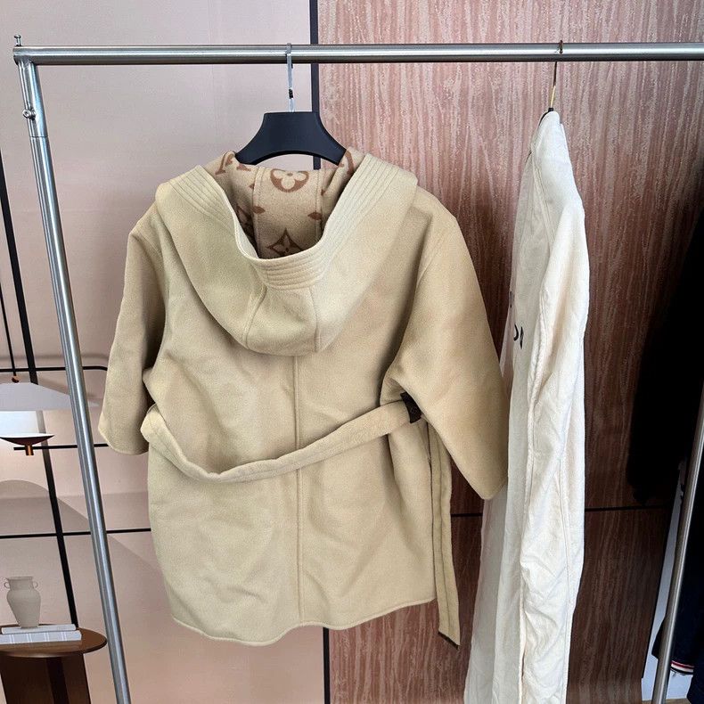 Louis Vuitton Louis Vuitton Camel Wool Coat with Dust Bag Size M / US 6-8 / IT 42-44 - 2 Thumbnail