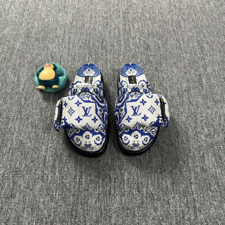 Louis Vuitton Louis Vuitton Logo Print Slide Sandals Size US 6 / IT 36 - 2 Thumbnail