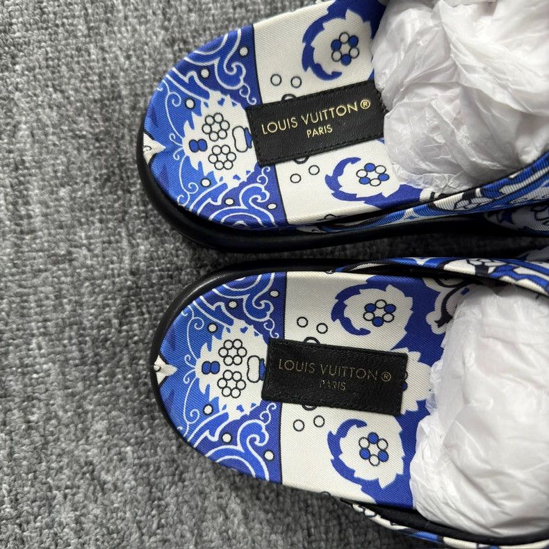 Louis Vuitton Louis Vuitton Logo Print Slide Sandals Size US 6 / IT 36 - 6 Thumbnail