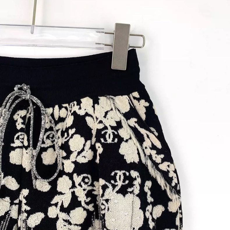 Chanel Chanel Black Floral Print Cotton Shorts Size 36" / US 14 / IT 50 - 3 Thumbnail