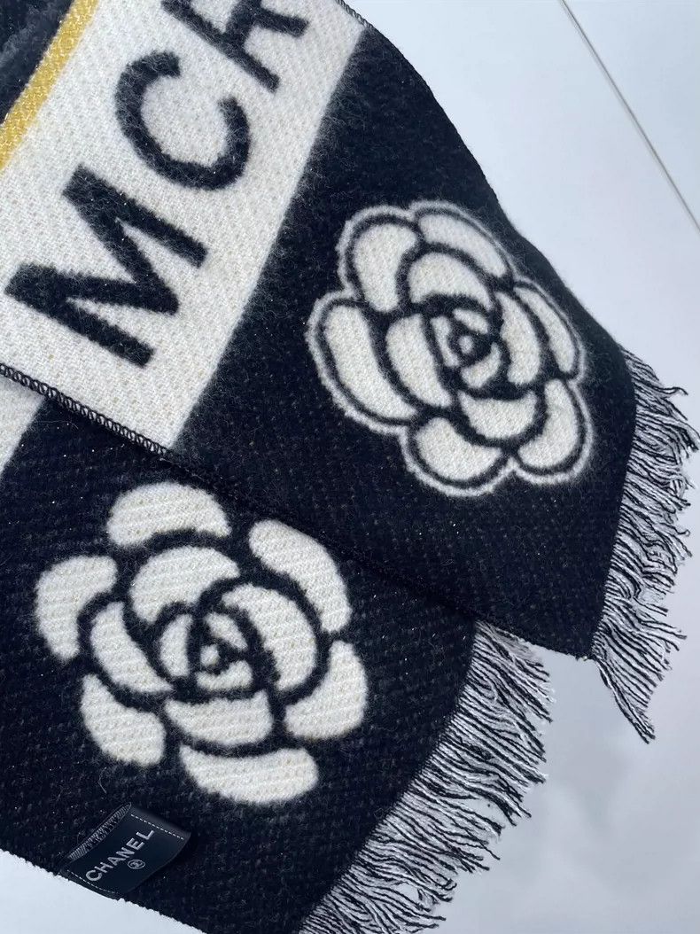 Chanel Chanel Boucle Scarf with Camellia Design Size ONE SIZE - 3 Thumbnail